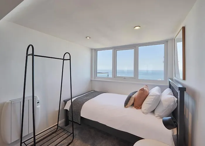 Host & - Penthouse Pier View דירה