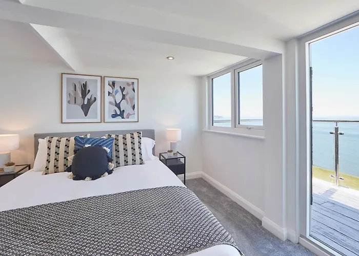 Host & - Penthouse Pier View