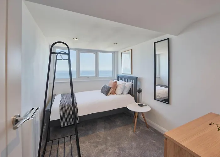 דירה Host & - Penthouse Pier View *