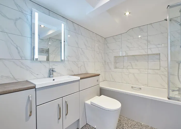 Host & - Penthouse Pier View Whitby